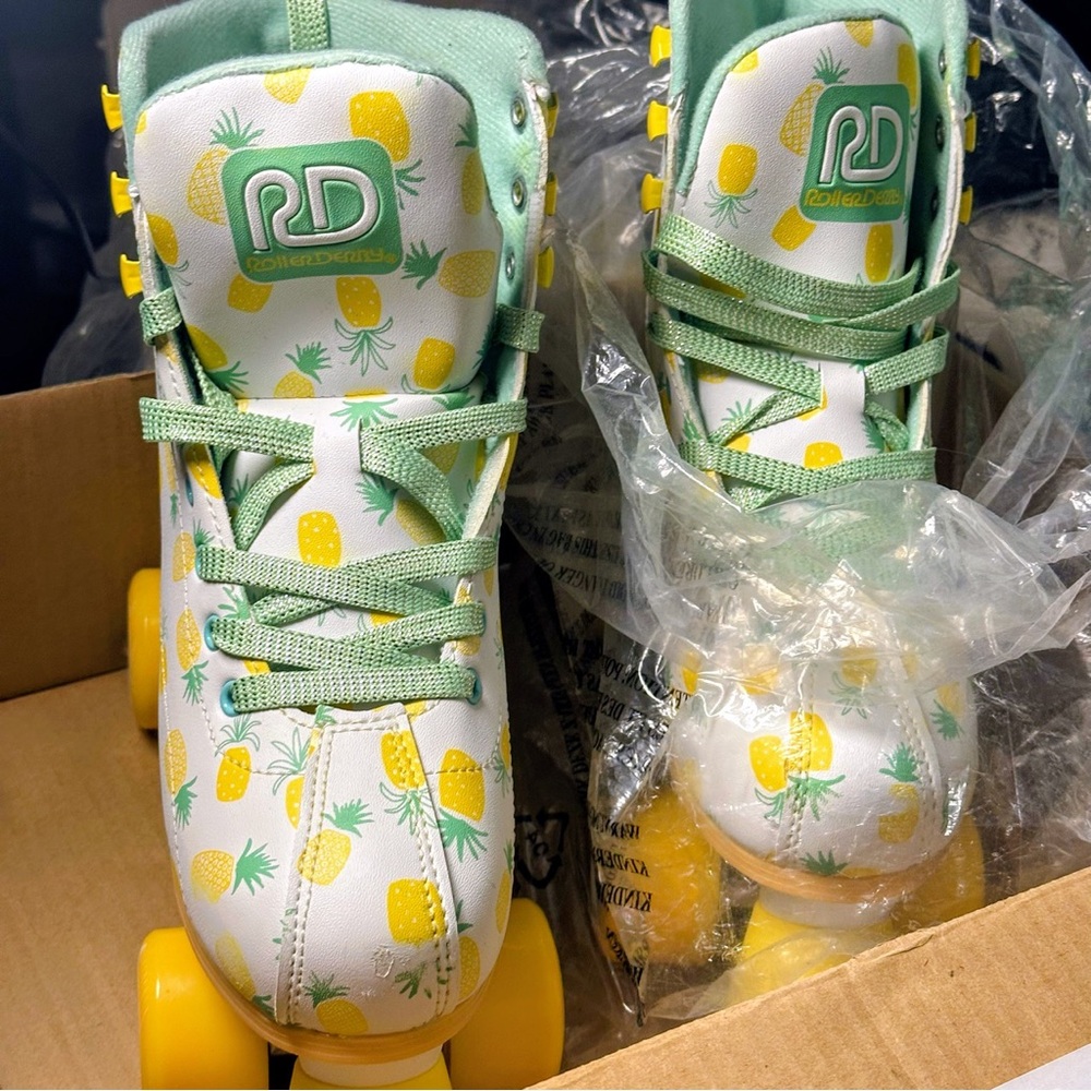 Girl’s Pineapple Roller Skates - Green and White